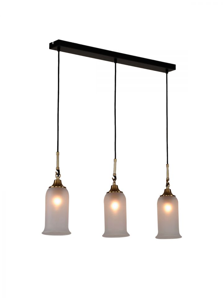 קלריסה תליה שלישייה